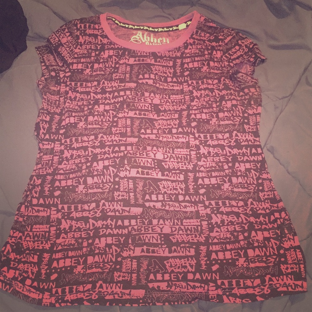 Rare abbey dawn purple newspaper style tee